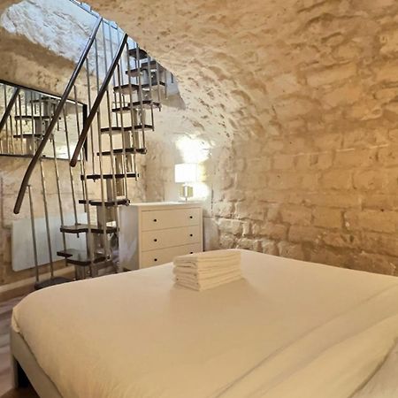 Ideally Located And Atypical Apartment In Parijs Buitenkant foto