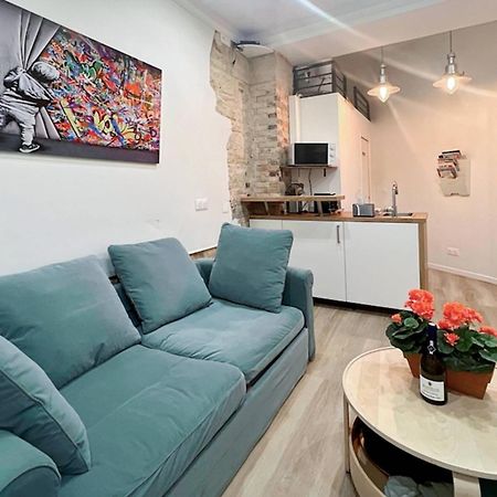 Ideally Located And Atypical Apartment In Parijs Buitenkant foto