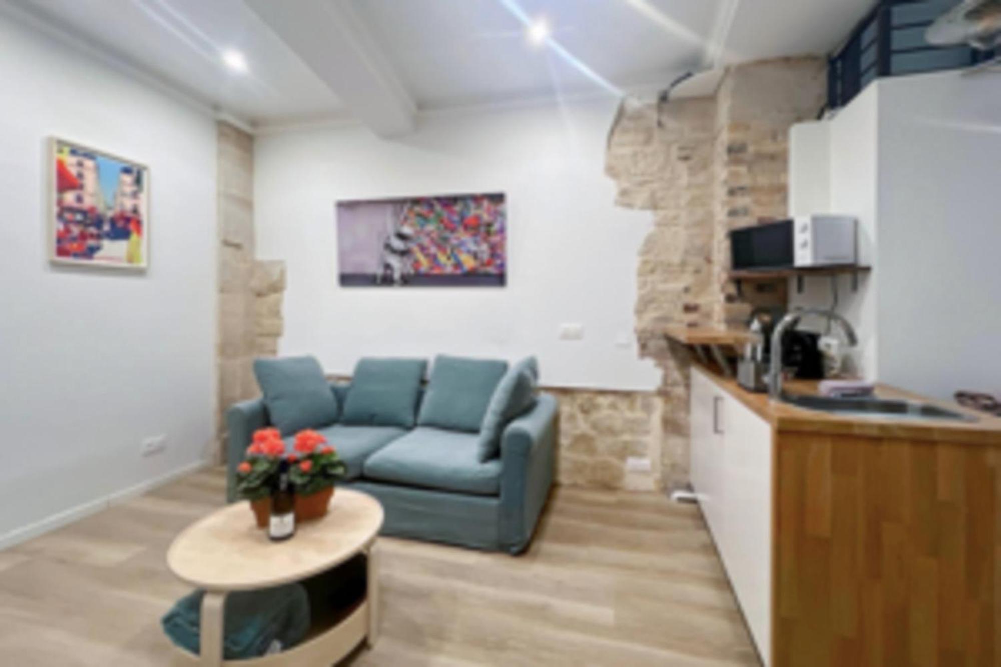 Ideally Located And Atypical Apartment In Parijs Buitenkant foto