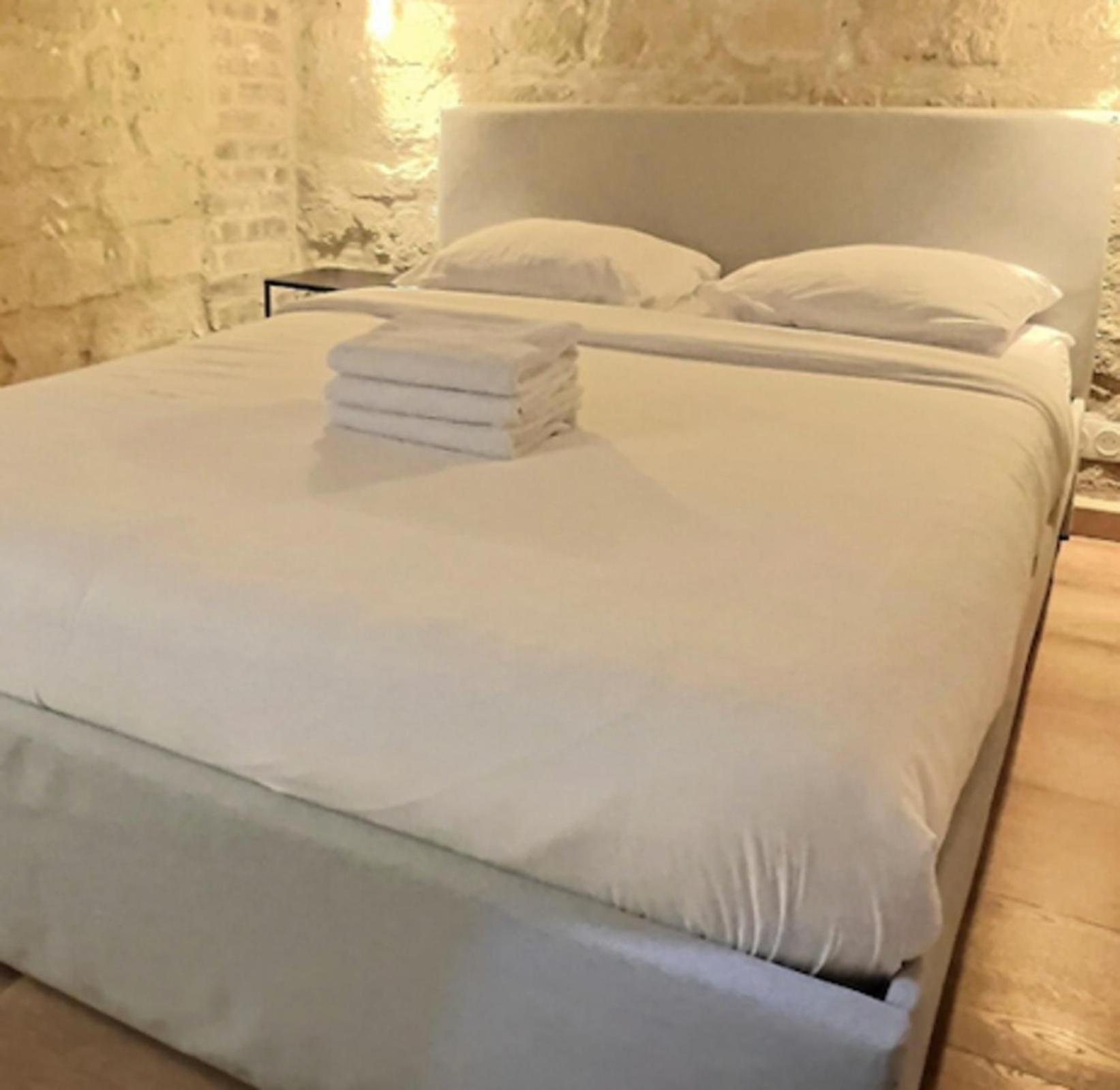 Ideally Located And Atypical Apartment In Parijs Buitenkant foto