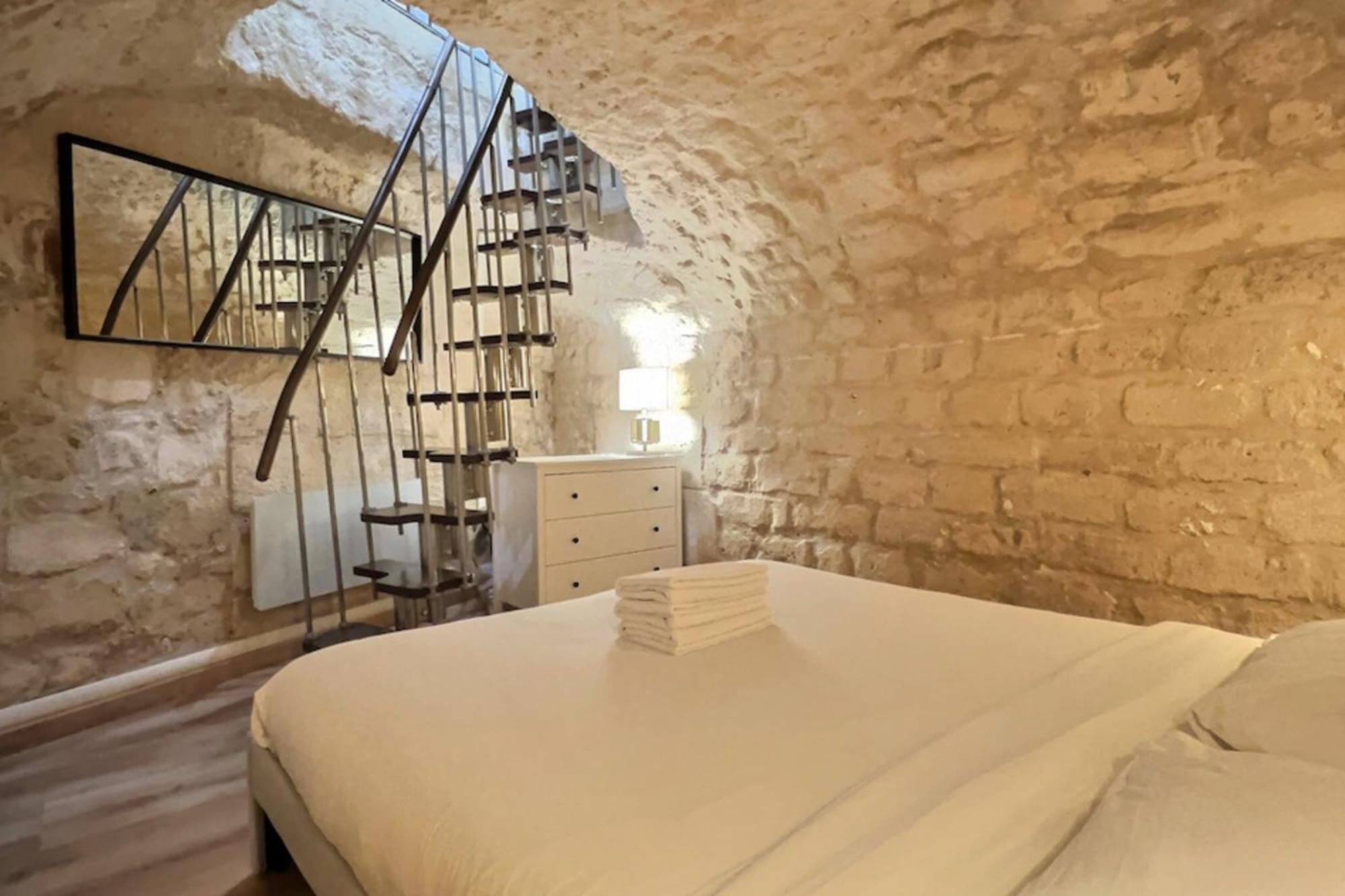 Ideally Located And Atypical Apartment In Parijs Buitenkant foto